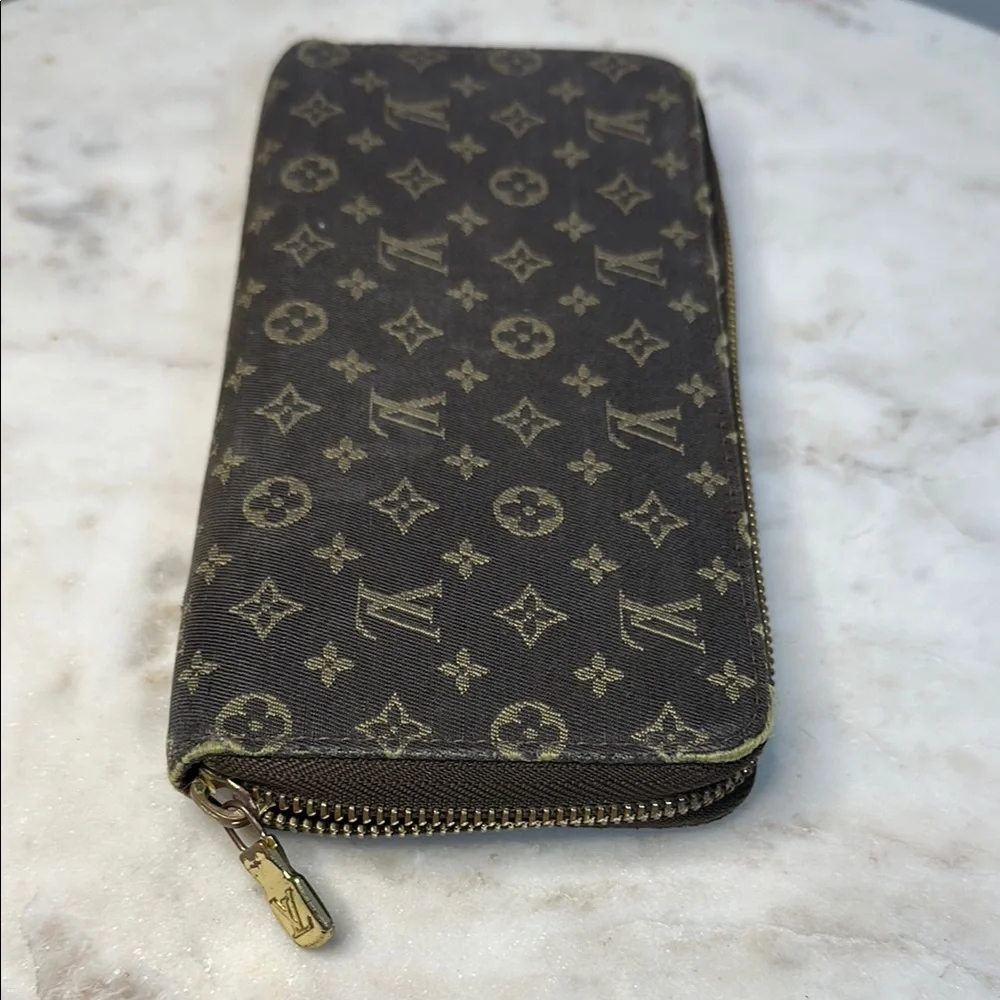 ✨ Louis Vuitton DENIM Monogram Jacquard Zippy Wallet
